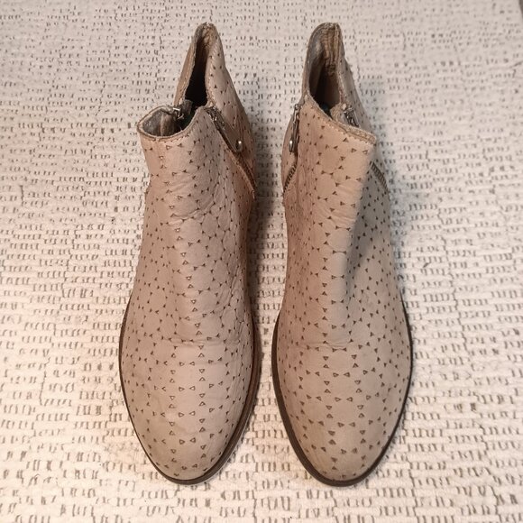 Bata women's tan beige leather laser cut out double zipper ankle boots sz 6.5 US - Picture 2 of 13